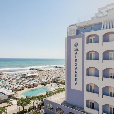 Hotel Alexandra - Beach Front - Healthy Xxl Breakfast & Brunch Until 12 30 - Parking Included ミザーノ・アドリアーティコ エクステリア 写真