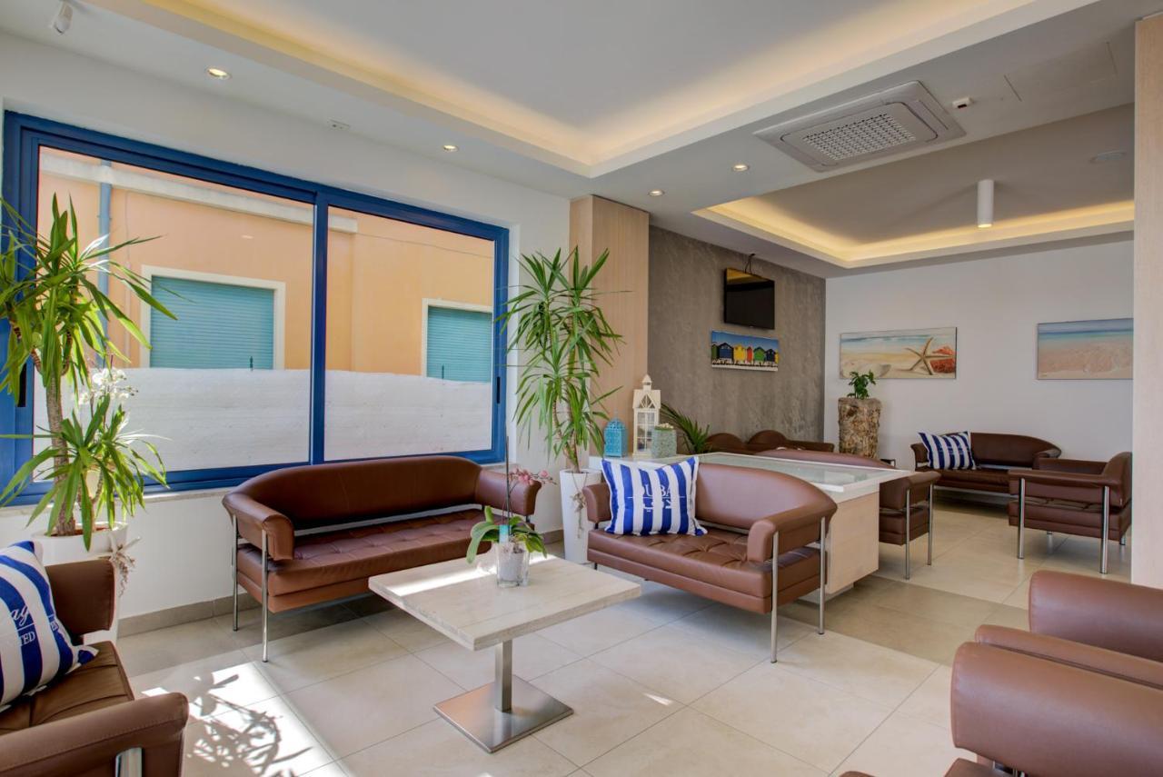 Hotel Alexandra - Beach Front - Healthy Xxl Breakfast & Brunch Until 12 30 - Parking Included ミザーノ・アドリアーティコ エクステリア 写真