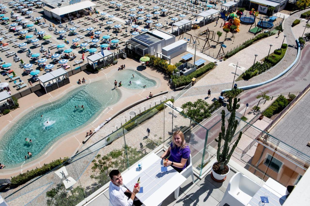 Hotel Alexandra - Beach Front - Healthy Xxl Breakfast & Brunch Until 12 30 - Parking Included ミザーノ・アドリアーティコ エクステリア 写真