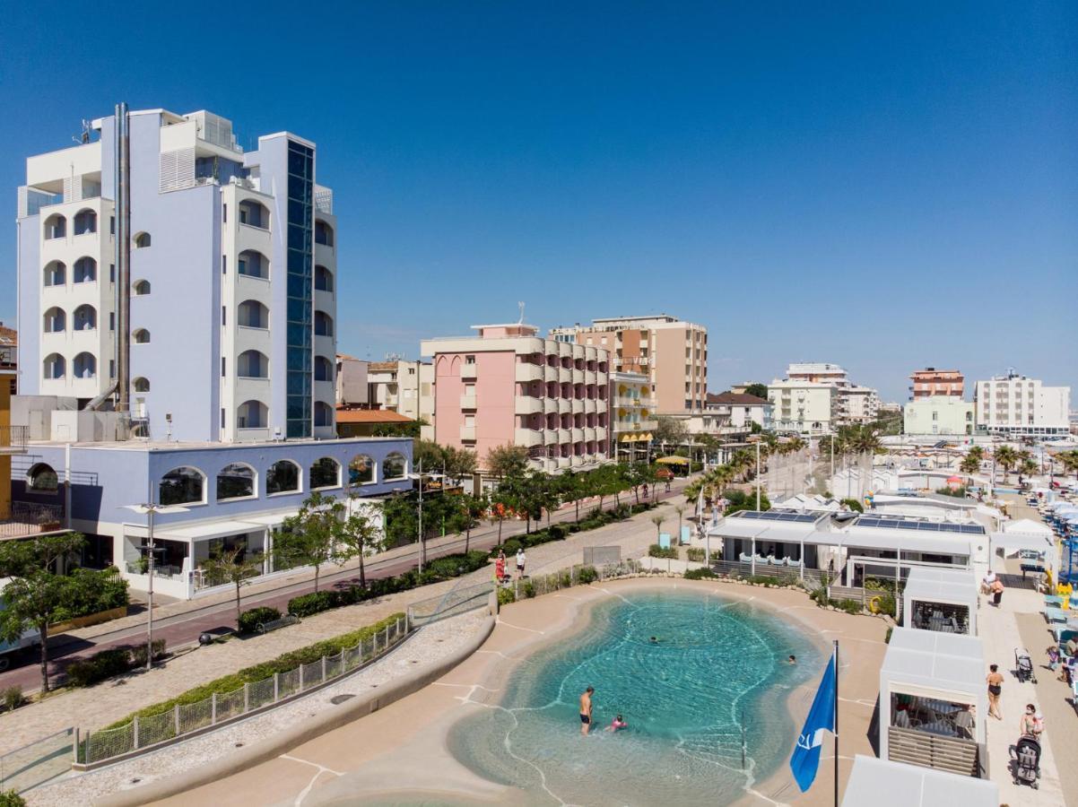 Hotel Alexandra - Beach Front - Healthy Xxl Breakfast & Brunch Until 12 30 - Parking Included ミザーノ・アドリアーティコ エクステリア 写真