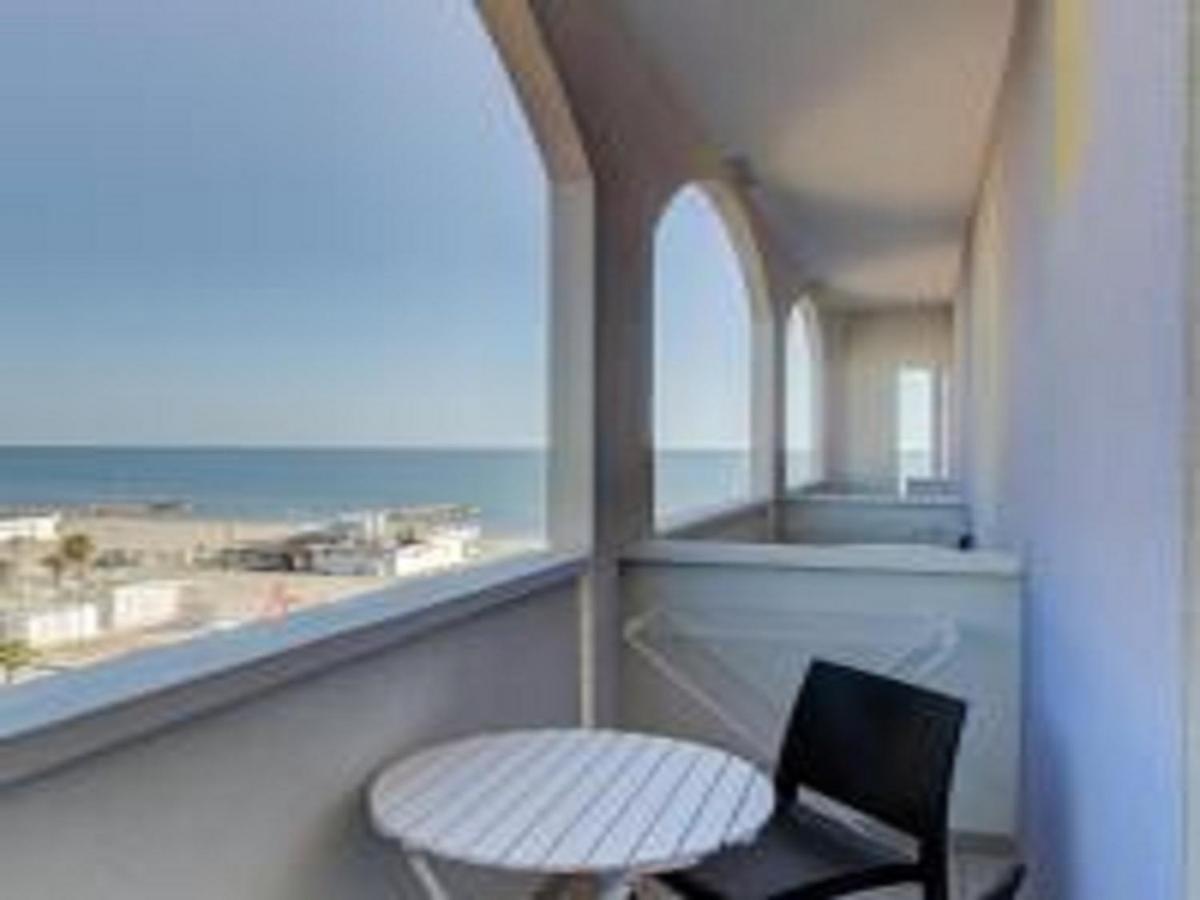 Hotel Alexandra - Beach Front - Healthy Xxl Breakfast & Brunch Until 12 30 - Parking Included ミザーノ・アドリアーティコ エクステリア 写真