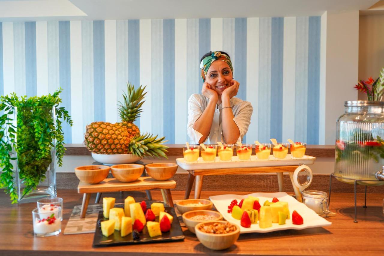 Hotel Alexandra - Beach Front - Healthy Xxl Breakfast & Brunch Until 12 30 - Parking Included ミザーノ・アドリアーティコ エクステリア 写真