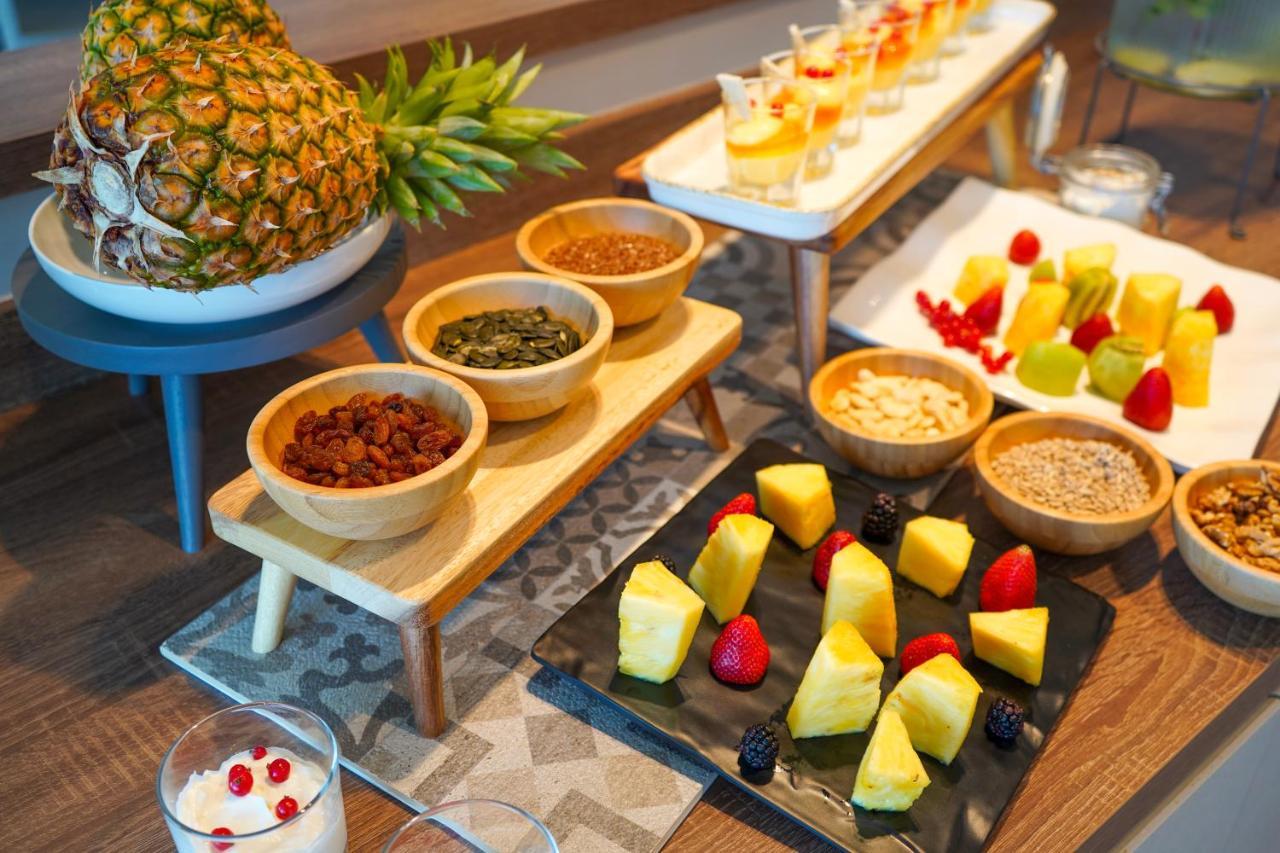 Hotel Alexandra - Beach Front - Healthy Xxl Breakfast & Brunch Until 12 30 - Parking Included ミザーノ・アドリアーティコ エクステリア 写真