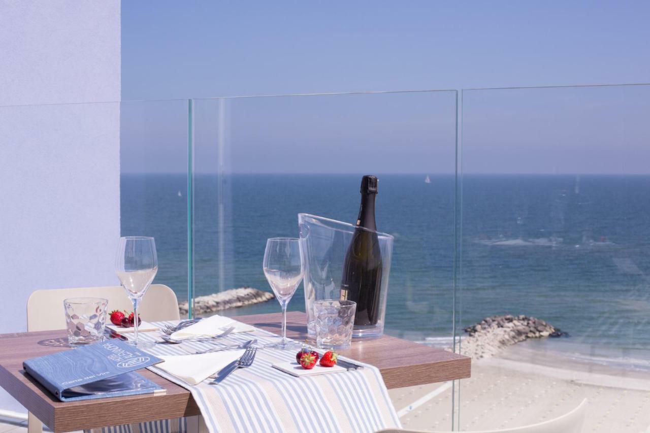 Hotel Alexandra - Beach Front - Healthy Xxl Breakfast & Brunch Until 12 30 - Parking Included ミザーノ・アドリアーティコ エクステリア 写真