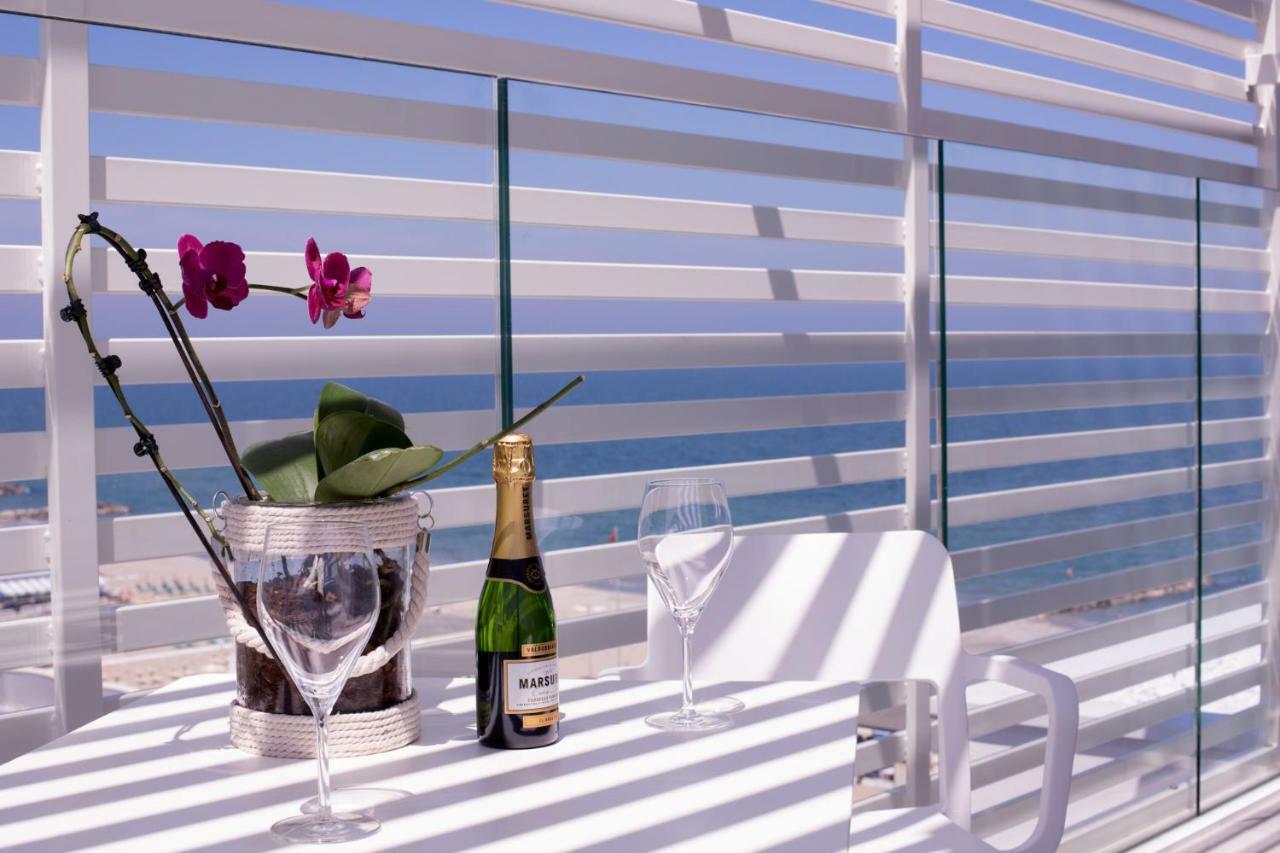 Hotel Alexandra - Beach Front - Healthy Xxl Breakfast & Brunch Until 12 30 - Parking Included ミザーノ・アドリアーティコ エクステリア 写真